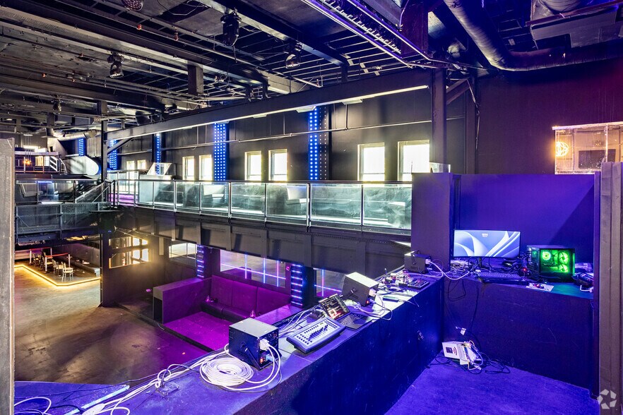 More Photos Of 1909 Blake St, Denver Freestanding For Sale