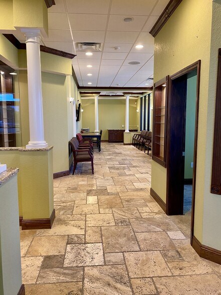 More Photos Of 473 S Indiana Ave, Englewood Coworking Space