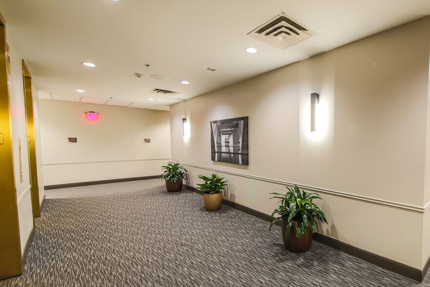 More Photos Of 505 E Huntland Dr, Austin Office For Lease