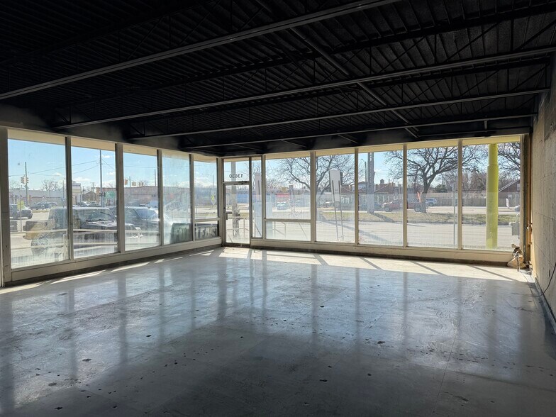 More Photos Of 13630 W Eight Mile Rd, Oak Park Freestanding For Sale