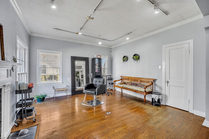 More Photos Of 808 W Abram St, Arlington Freestanding For Sale