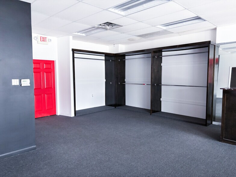 More Photos Of 19330 Livernois Ave, Detroit General Retail For Lease