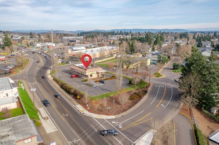 More Photos Of 242-244 Main St, Dallas Freestanding For Lease