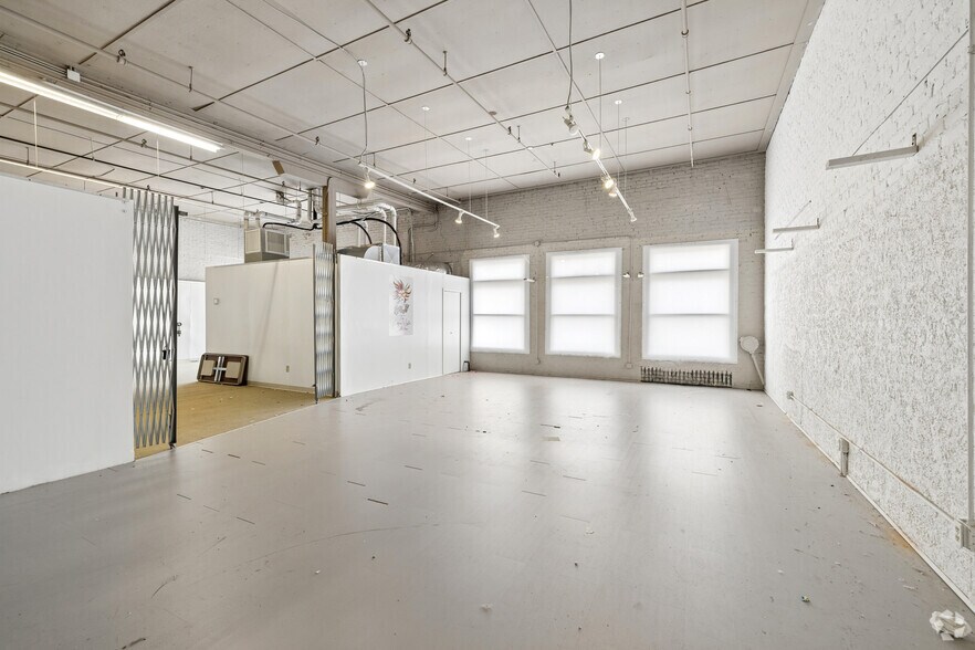 More Photos Of 22 N 5th St, Minneapolis General Retail For Sale