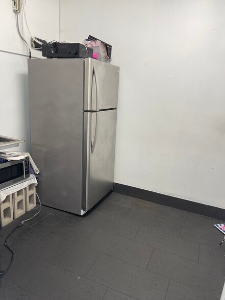 More Photos Of 967-969 Garnet Ave, San Diego Storefront For Lease