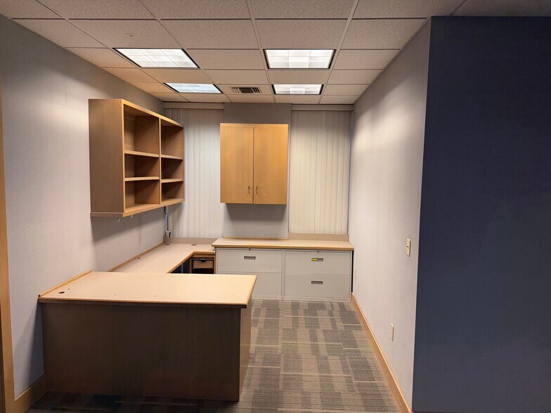 More Photos Of 2700 NW 43rd St, Gainesville Office For Lease