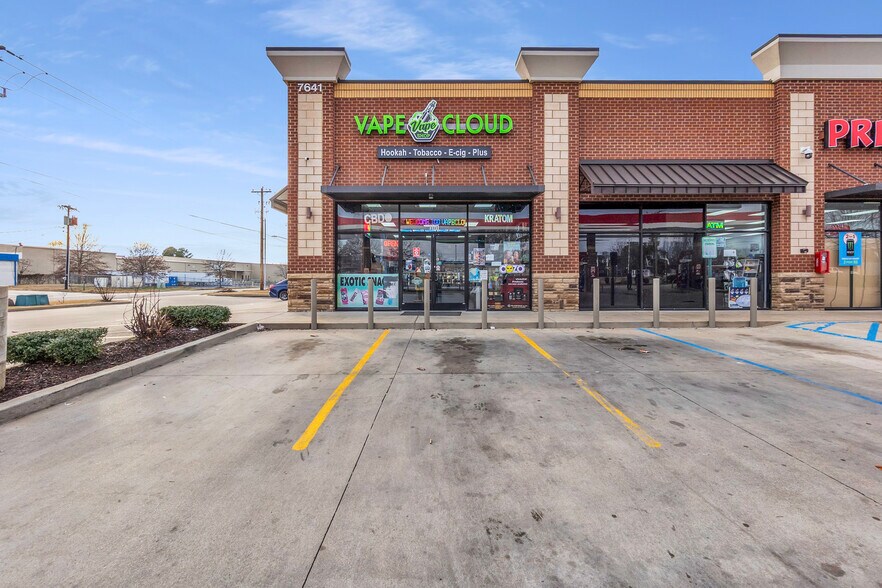 More Photos Of 7641 Hacks Cross Rd, Olive Branch Service Station For Sale