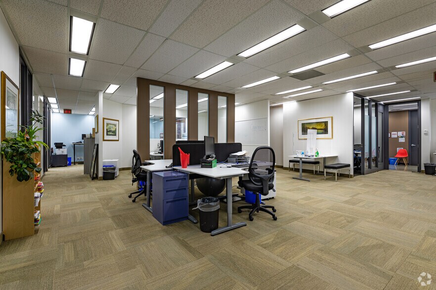 More Photos Of 2 Bloor St W, Toronto Office For Lease