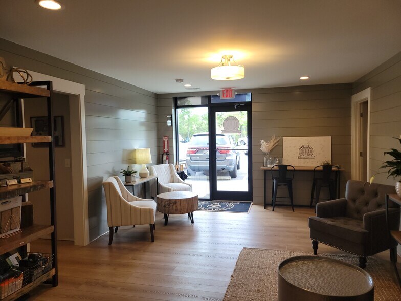 More Photos Of 63 Schinger Ave, Ridgeland Light Distribution For Lease