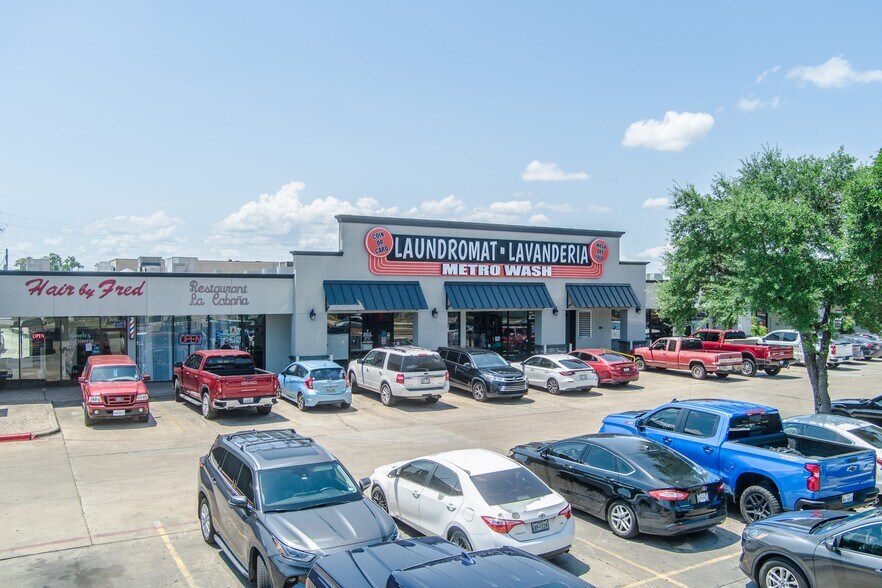 More Photos Of 1901-2403 E Red River St, Victoria General Retail For Lease