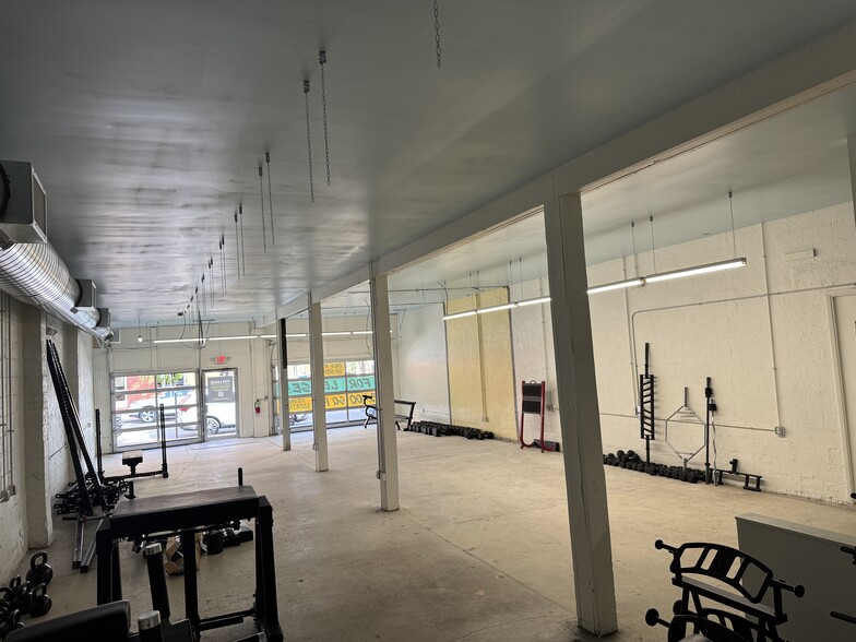 More Photos Of 127 SE 3rd St, Lees Summit Freestanding For Lease