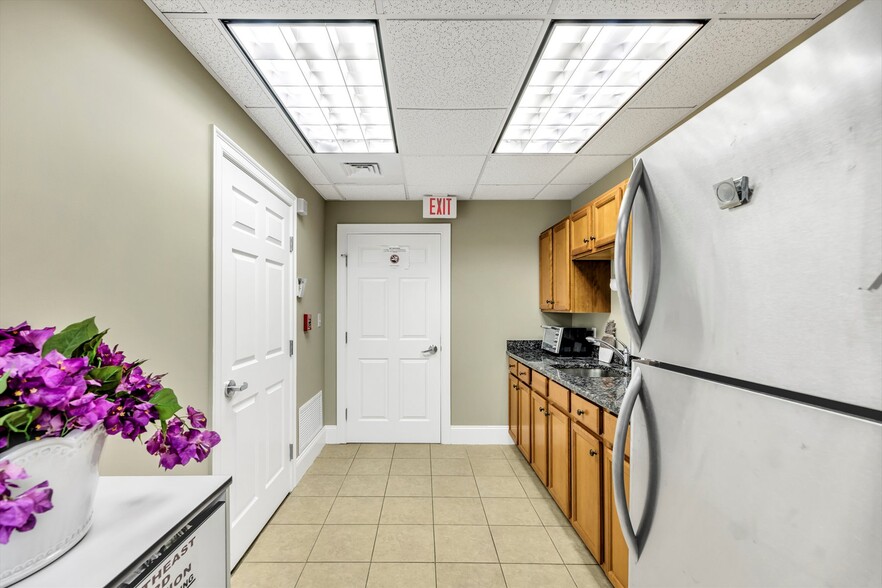 More Photos Of 540 Main St, Hyannis General Retail For Sale