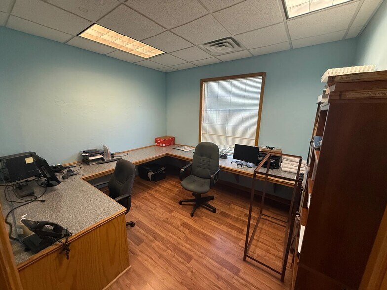 More Photos Of 2240 NW 164th St, Edmond Office For Lease