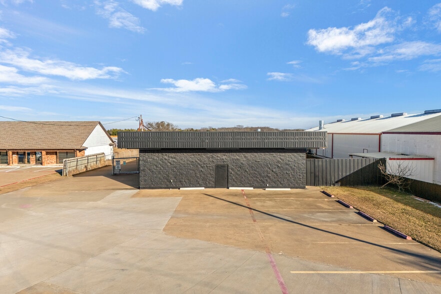 More Photos Of 502 N State Highway 342, Red Oak Industrial For Sale