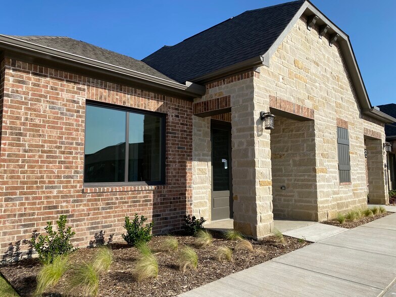 More Photos Of 2601 Little Elm Pky, Little Elm Office For Sale