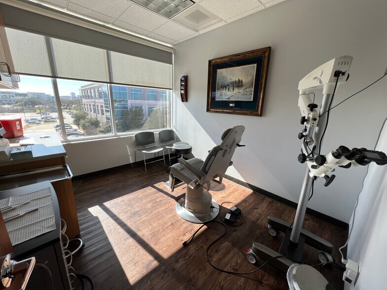More Photos Of 12319 N Mopac Expy, Austin Medical For Sale