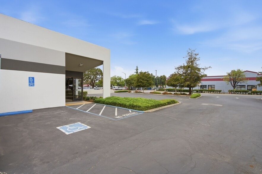 More Photos Of 570 Parrott St, San Jose Warehouse For Lease