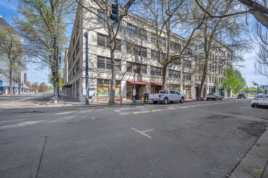 More Photos Of 75 NW Couch St, Portland Medical For Lease