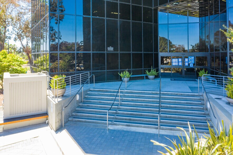 More Photos Of 1000 Marina Blvd, Brisbane Office For Lease