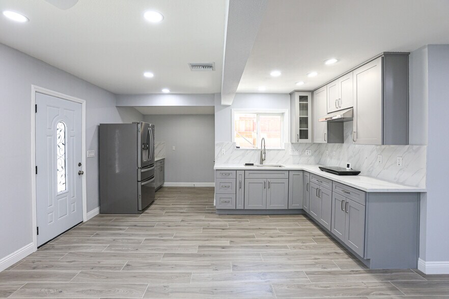 More Photos Of 2117-2119 E 7th St, Long Beach Storefront Retail Residential For Sale