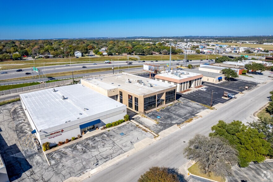 More Photos Of 10737 Gulfdale St, San Antonio Manufacturing For Lease