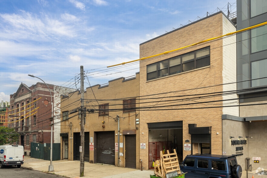More Photos Of 3858 11th St, Long Island City Warehouse For Lease