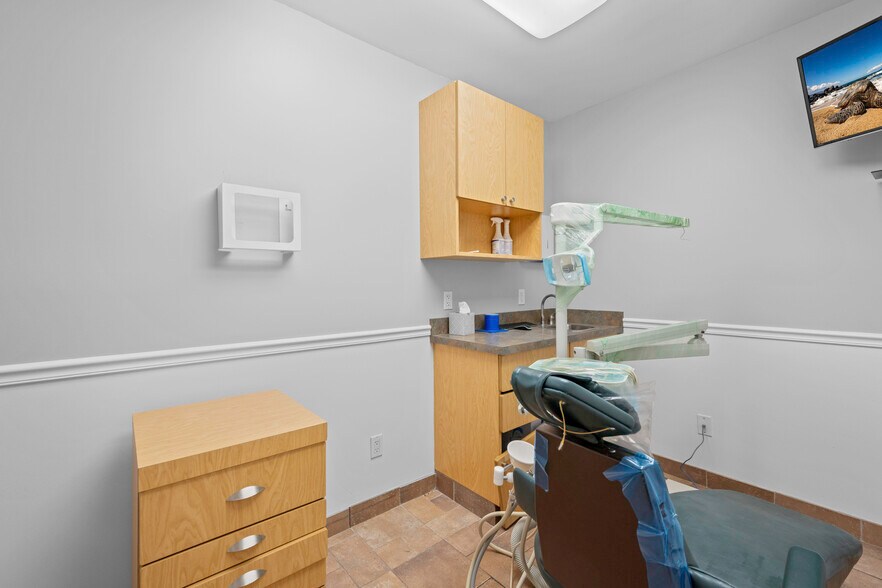 More Photos Of 10 Hunter Ave, Miller Place Office Residential For Sale