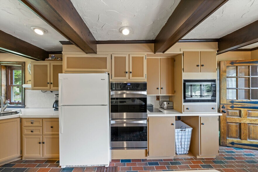 More Photos Of 40 Hospital Rd, Gettysburg Hotel For Sale