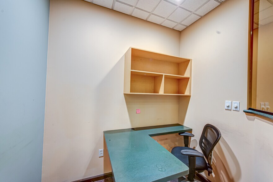 More Photos Of 63 Eastport Manor Rd, Eastport Office For Sale