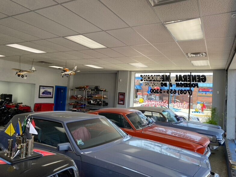 More Photos Of 6021 W Roosevelt Rd, Cicero General Retail For Sale