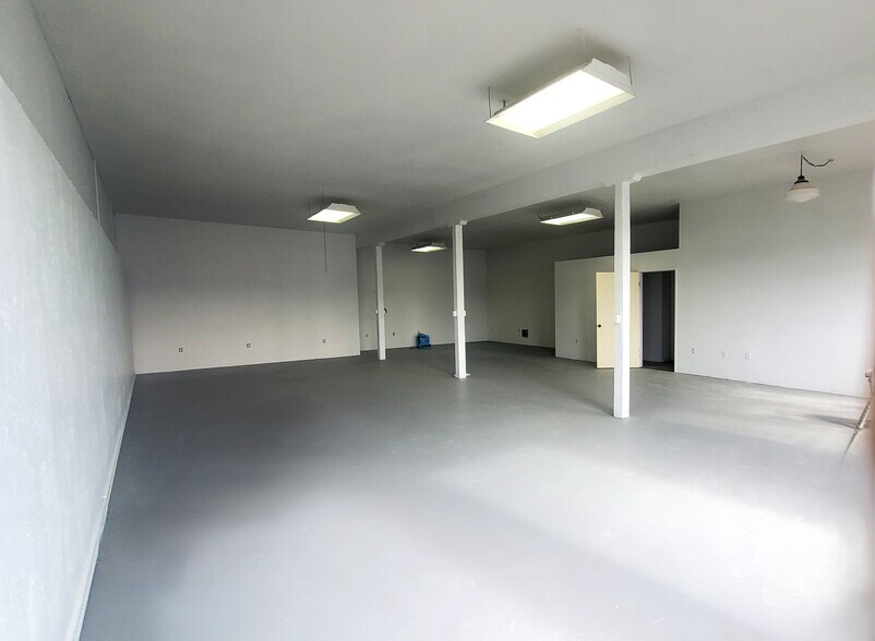 More Photos Of 63281 WA-14, Underwood Flex For Lease