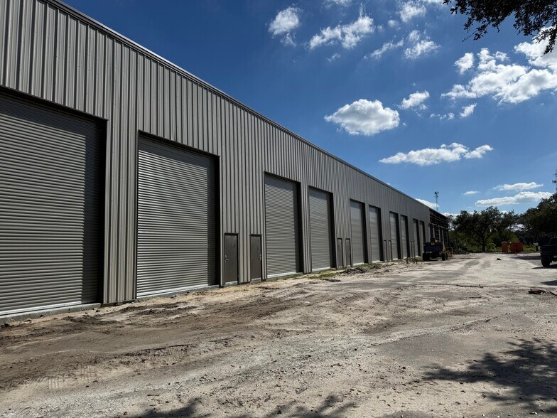 More Photos Of 1402-1472 Old Dixie Hwy, Vero Beach Storefront Retail Office For Lease