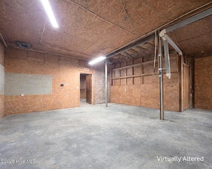 More Photos Of 2034 W 5th St, Washington Showroom For Sale