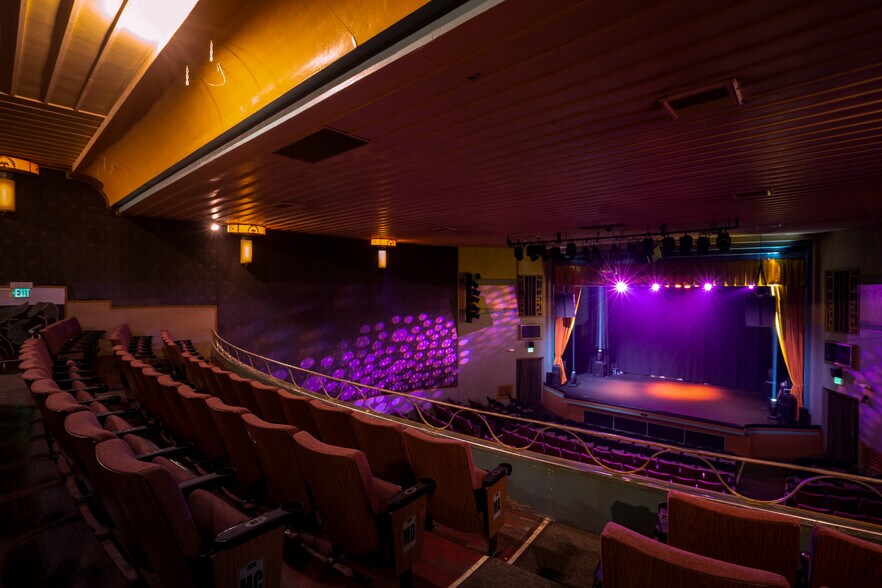 More Photos Of 143 SE H St, Grants Pass Theater Concert Hall For Sale