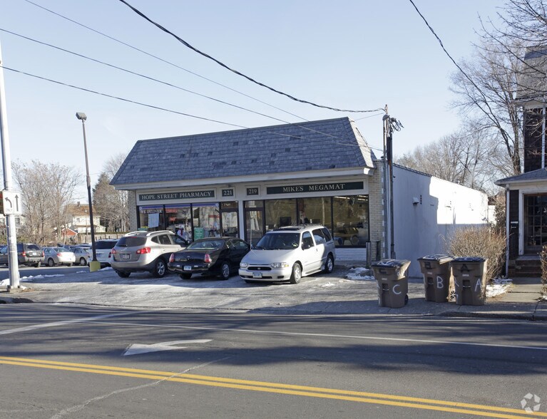 More Photos Of 219-221 Hope St, Stamford Freestanding For Lease