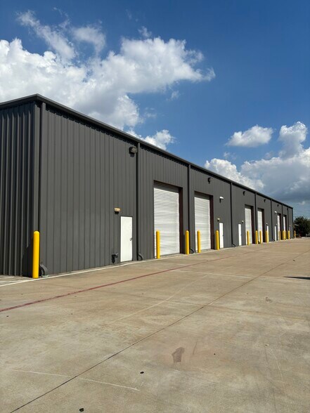 More Photos Of 1301 TX-99, Baytown Warehouse For Lease