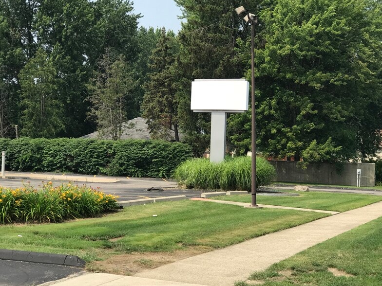 More Photos Of 3900 E 14 Mile Rd, Warren Bank For Sale