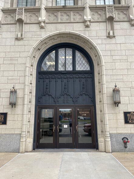 More Photos Of 216 W Washington St, South Bend Office For Lease