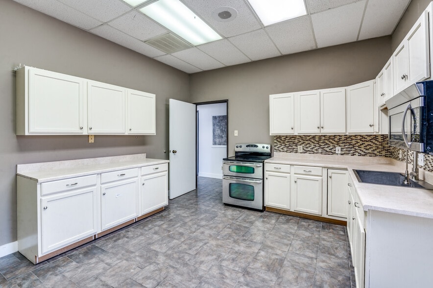 More Photos Of 2345 E State Highway 121, Lewisville Contractor Storage Yard For Sale