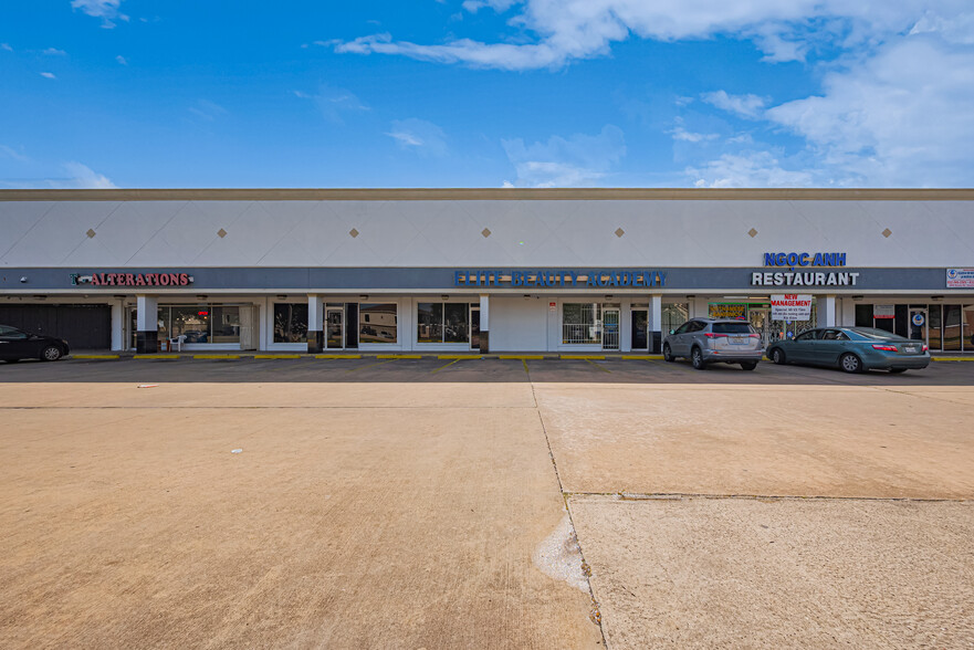 More Photos Of 8002-8138 Boone Rd, Houston Storefront For Lease