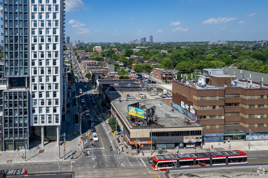 More Photos Of 584 Bloor St W, Toronto Restaurant For Lease