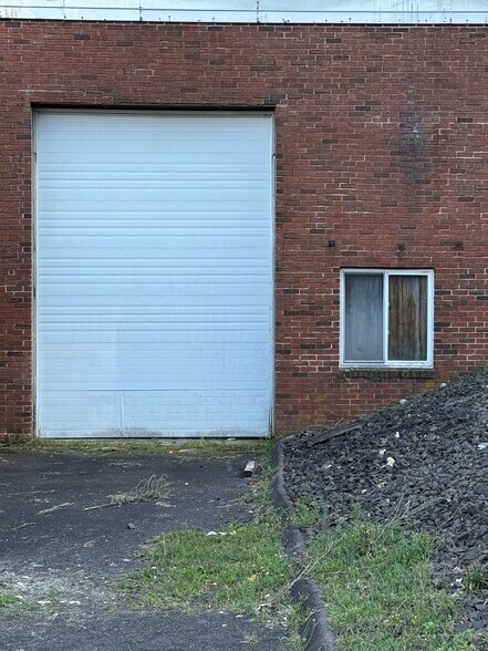 More Photos Of 3 Alcap Rdg, Cromwell Service For Sale