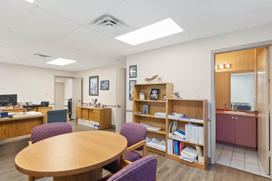 More Photos Of 1076 Florida Central Pky, Longwood Warehouse For Lease