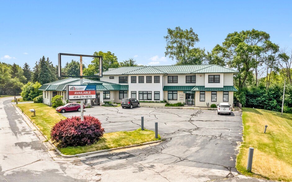 Primary Photo Of N86W14041 Beacon St, Menomonee Falls Medical For Sale