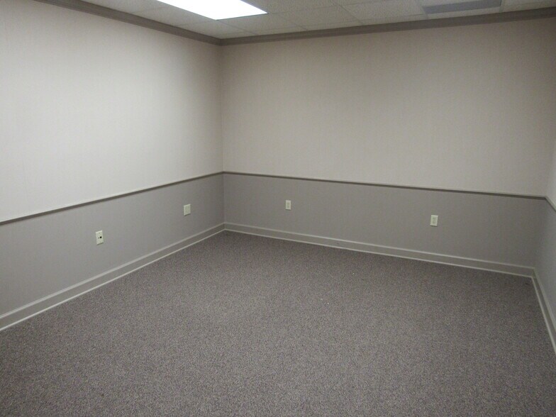 More Photos Of 710 Main St, Columbus Office For Sale