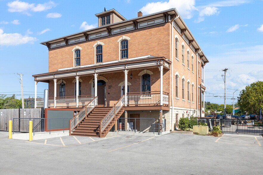 More Photos Of 6811 Hickory St, Tinley Park Bar For Sale