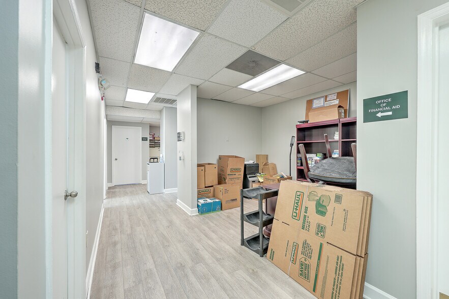 More Photos Of 494-496 King St, Charleston Storefront Retail Office For Lease