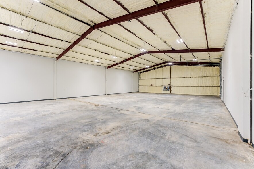 More Photos Of 10215 Papalote St, Houston Showroom For Sale