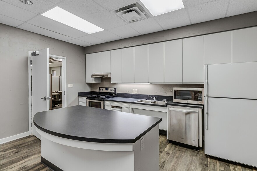 More Photos Of 4717 Fletcher Ave, Fort Worth Office For Sale