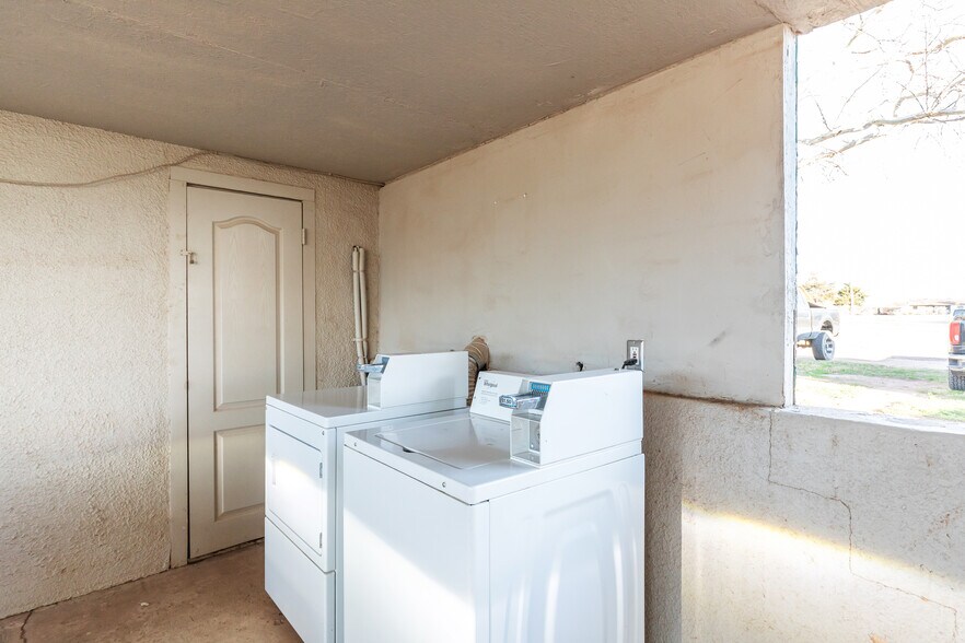 More Photos Of 1100 Main St, Knox City Hotel For Sale